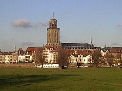 Trung tâm Deventer với giáo đường Lebuinus