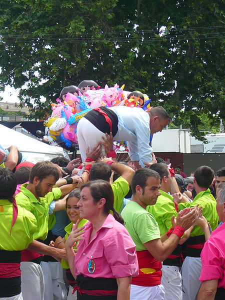 File:Diada castellera festes de primavera 2014 a Sant Feliu de Llobregat P1480283.jpg