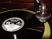 The Edison vertical-groove "diamond disc" DiamondDiscPhonograph.jpg