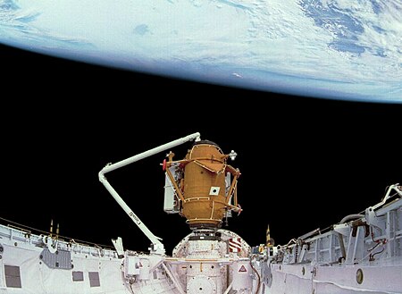 Tập_tin:Docking_Module_(STS-74).jpg