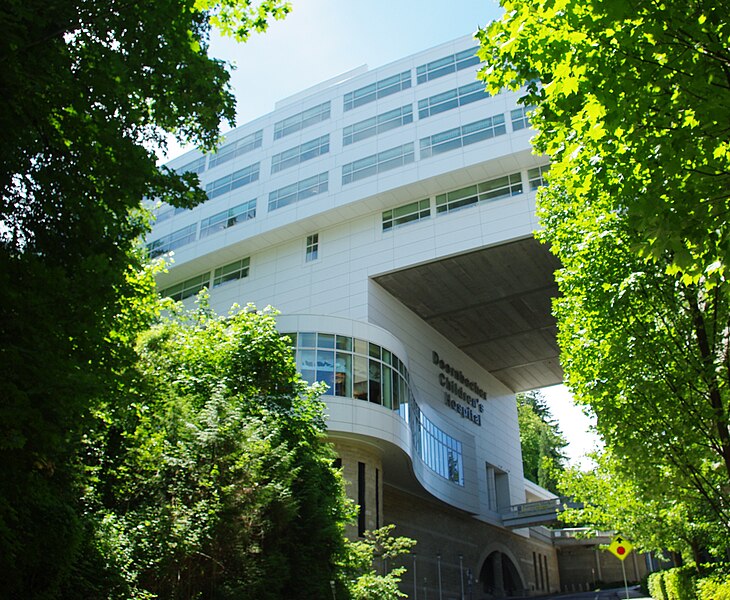 File:Doernbecher Children's Hospital front - Portland, Oregon.JPG