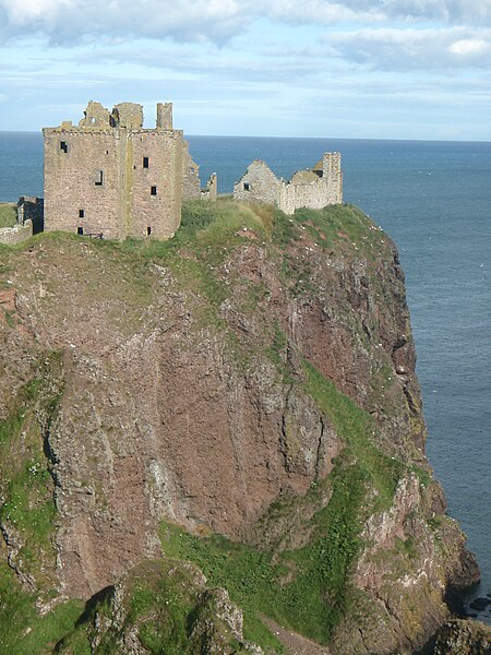 File:Dunnottar castle cliffs.jpg