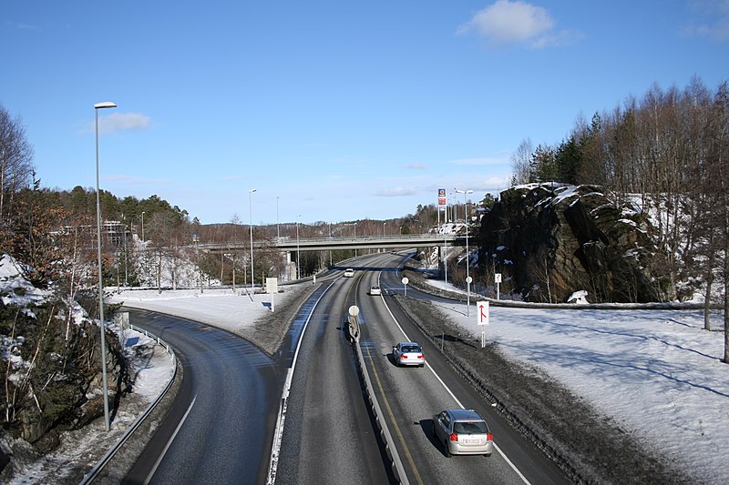 File:E18 at Harebakken Arendal.jpg