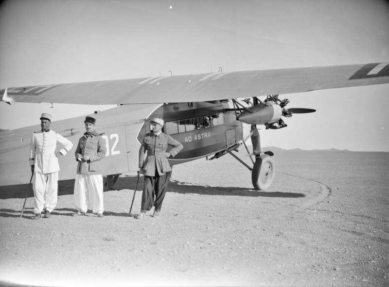 File:ETH-BIB-Drei Männer vor Fokker-Tschadseeflug 1930-31-LBS MH02-08-0340.tif