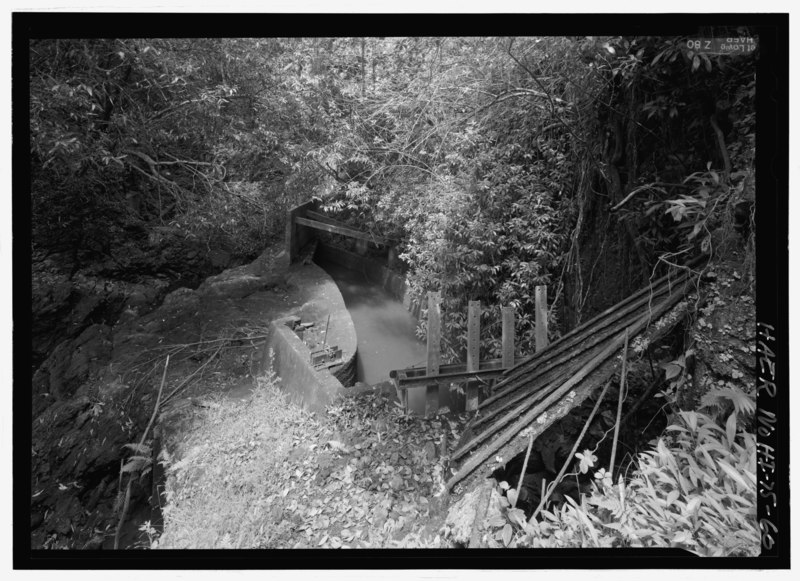 File:East Maui Irrigation gates in vicinity of Na'ili'iliha'ele Bridge - Hana Belt Road, Between Haiku and Kaipahulu, Hana, Maui County, HI HAER HI-75-60.tif