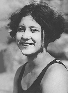 Eleanor Garatti, 1924