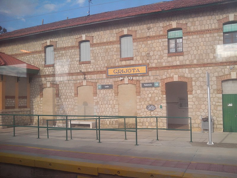 File:Estación de tren de Grijota.jpg