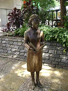 Statue of Henriqueta Lisboa