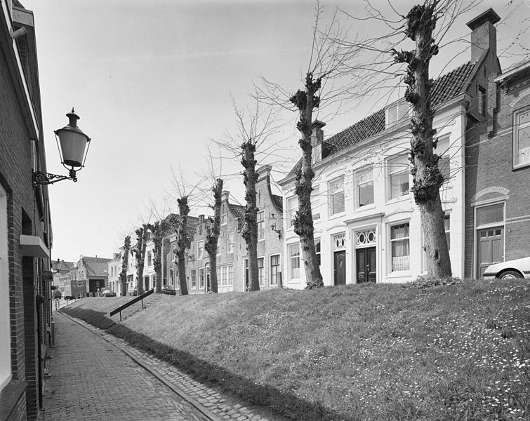 File:Exterieur OVERZICHT VOORGEVELS - Haastrecht - 20311980 - RCE.jpg