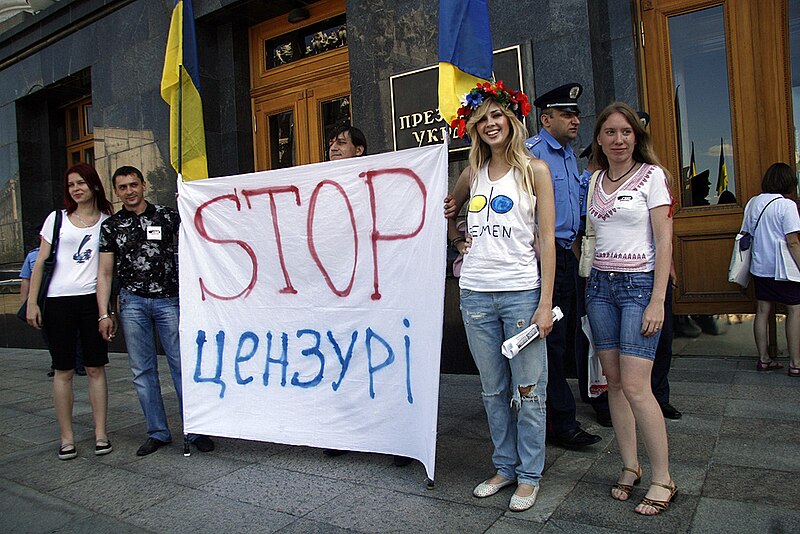 File:FEMEN celebrates Journalist Day participating in protest "Stop Censorship".jpg