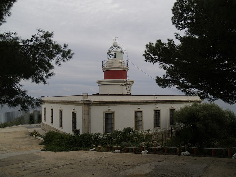 File:Faro de Salou.JPG