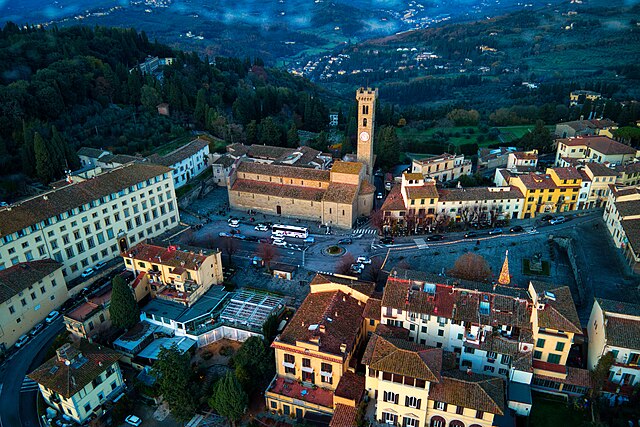 Piazza Mino da Fiesole [it] in Fiesole