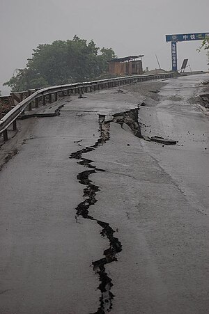 地震: 地震的原因, 地震波, 地震度量