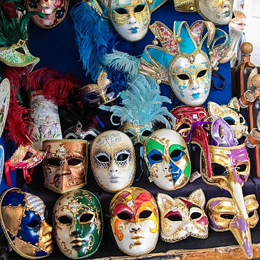 Masken an einem Stand in Florenz