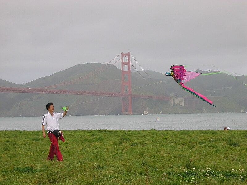 File:Flying a kite near Golden Gate Bridge.jpg