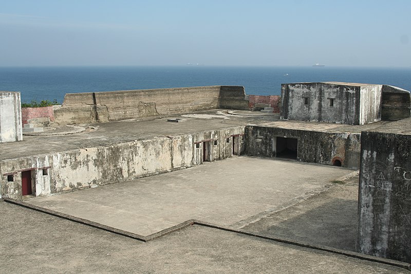 File:Fort Qihou Gaoxiong battery.JPG