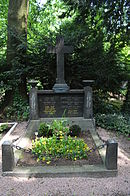 Frankfurt-Bornheim, Friedhof, Grab C 411 Hof.JPG