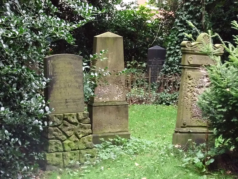 File:Friedhof Klopstockplatz.JPG