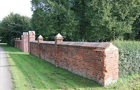 Friedhofsmauer Beyendorf