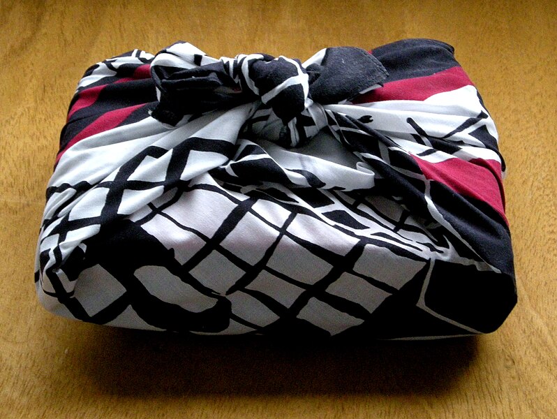 File:Furoshiki designed by Friedensreich Hundertwasser for 'Fernwärme Wien' AG.jpg