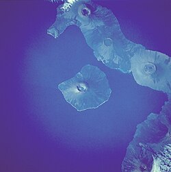 מראה מהחלל - מימין: האי איסבלה, במרכז: פרננדינה