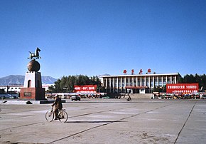 Golmud-Station červenec-2005.jpg