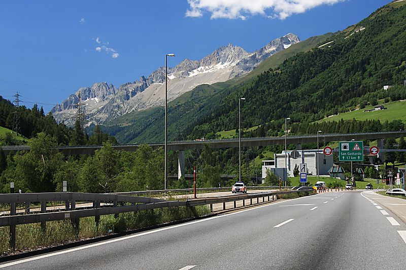 File:Gotthard Pass (4883533706).jpg