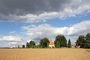 Celkový pohled na hřbitovní kapli a hřbitov v Přepeřích