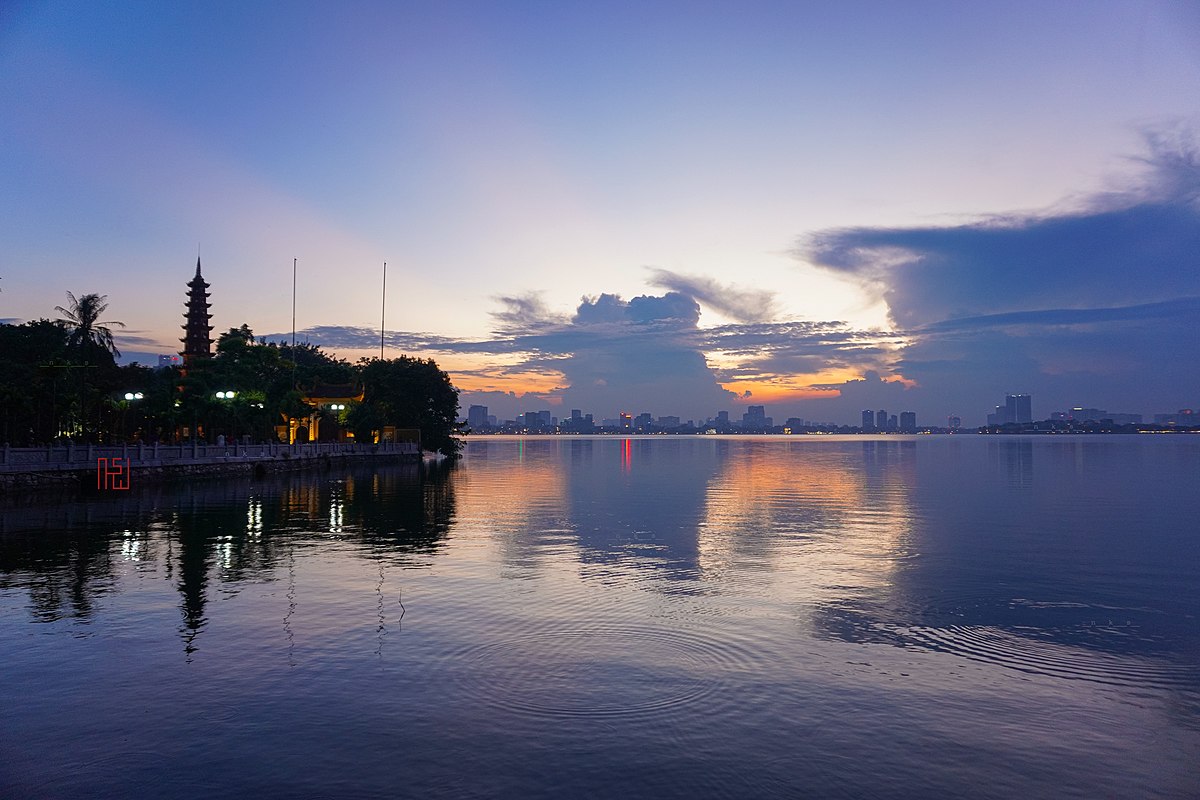 Hồ Tây, thành phố Hà Nội là địa điểm lý tưởng để các bạn cùng gia đình và bạn bè thư giãn và tận hưởng không khí trong lành. Với hình ảnh đẹp và lung linh, Hồ Tây sẽ mang đến cho bạn những trải nghiệm đáng nhớ.