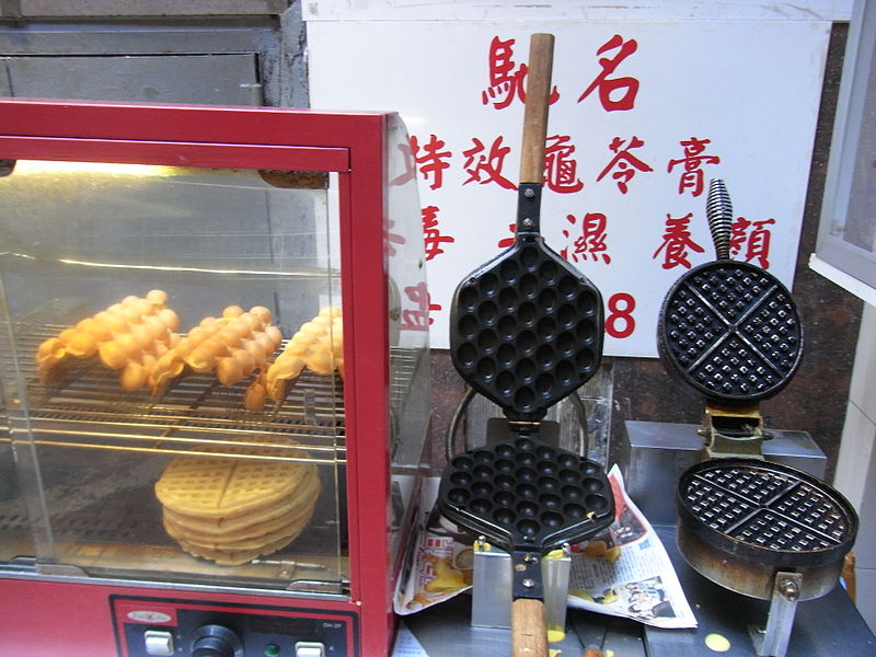 Файл:HK food products 雞蛋仔 eggette bubble waffle Kitchen tools Utensils Sheung Wan shop April-2012.JPG