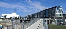 Halle Michelin-passerelle-parvis-Pompidou.JPG