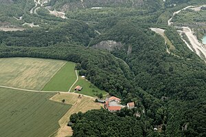 Hönnetal: Geographie, Das Hönnetal als Grenzland, Wirtschaftliche Nutzung