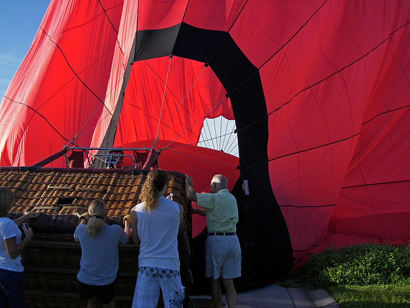 File:Hot air balloon emptying.jpg