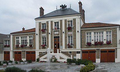 Cómo llegar a La Ville-Du-Bois en transporte público - Sobre el lugar