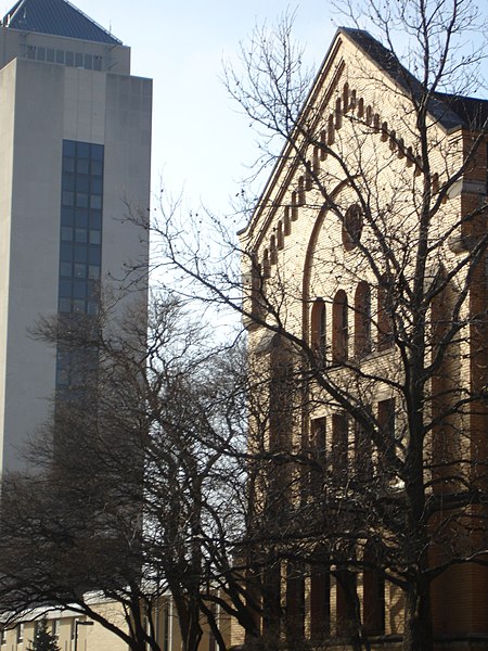 File:Hotel tower and Williams hall.JPG