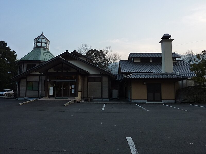 File:Hourigawa Onsen 01.JPG