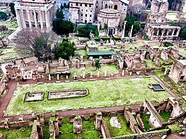 House of the Vestals viewed from Palatine Hill House of the Vestal Virgins, Roman Forum. Viewed from the Palatine Hill. Rome. - Flickr - Andy Montgomery.jpg