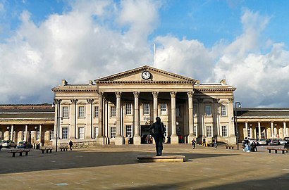 How to get to Huddersfield Railway Station with public transport- About the place