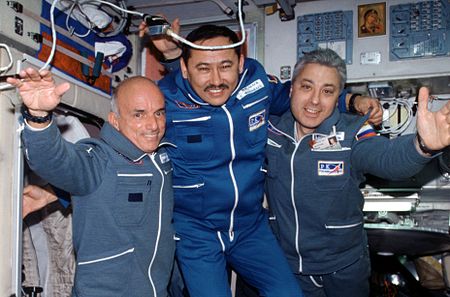 Fail:ISS-02_Soyuz_TM-32_Taxi_crewmembers.jpg