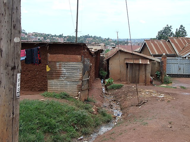 640px-Informal_settlements_Kampala_(8409883723).jpg (640×480)