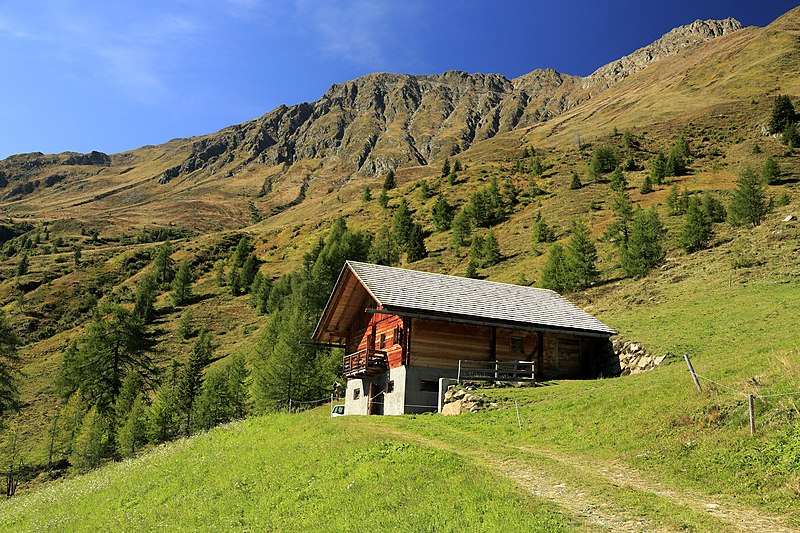 File:J40 284 hinteres Gsieser Tal, Almhütte.jpg