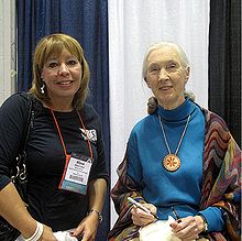 Goodall with Allyson Reed of Skulls Unlimited International, at the Association of Zoos and Aquariums annual conference in September 2009.