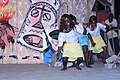 Jeunes femmes exécutant une dans traditionnelle du Bénin 01