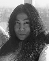 Yōko Ono, coautrice del brano