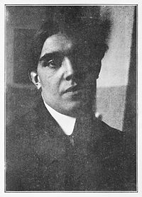 Juan Gris, portrait photograph, published in Les Peintres Cubistes, 1913.jpg