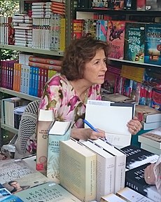 Julia Navarro en la Feria del Libro (5 de junio de 2016, Madrid).jpg