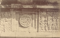 KITLV 87866 - Isidore van Kinsbergen - Relief on Tjandi Panataran near Blitar - Before 1900.tif