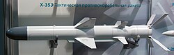 Макет ракеты Х-35Э на МАКС-2009. Хорошо видна конструкция складывающегося крыла и стартовый твердотопливный ускоритель. МАКС-2009