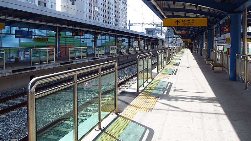 File:Korail-Donghae-line-K123-Gijang-station-platform-20180331-100842.jpg