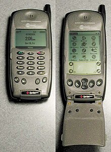 Kyocera QCP 6035, with flip closed and open